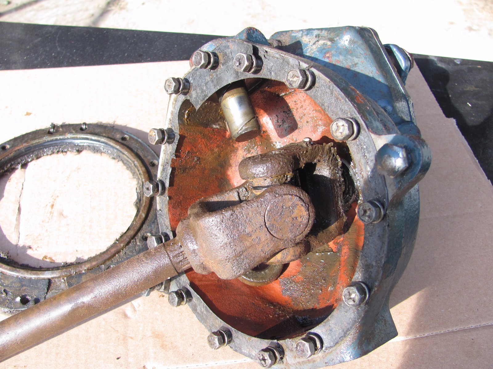 Kubota B7100D RH Front Final Drive w/ Shaft, Grease Seal and Bottom Pin