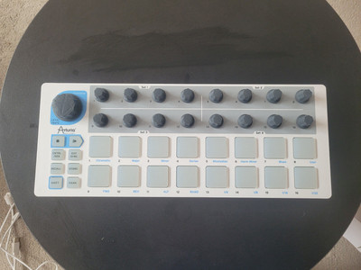 Arturia BeatStep USB / MIDI Sequencer / CV Pad Controller with Cables -TESTED-