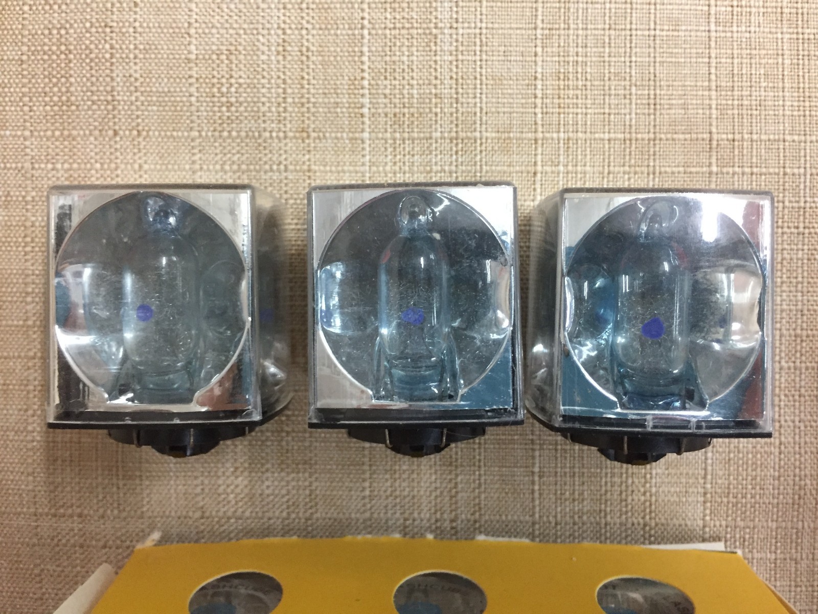 Lot of 27 Vintage Camera Flash Cube Flashbulbs Westinghouse~Blue Dot~Sylvania