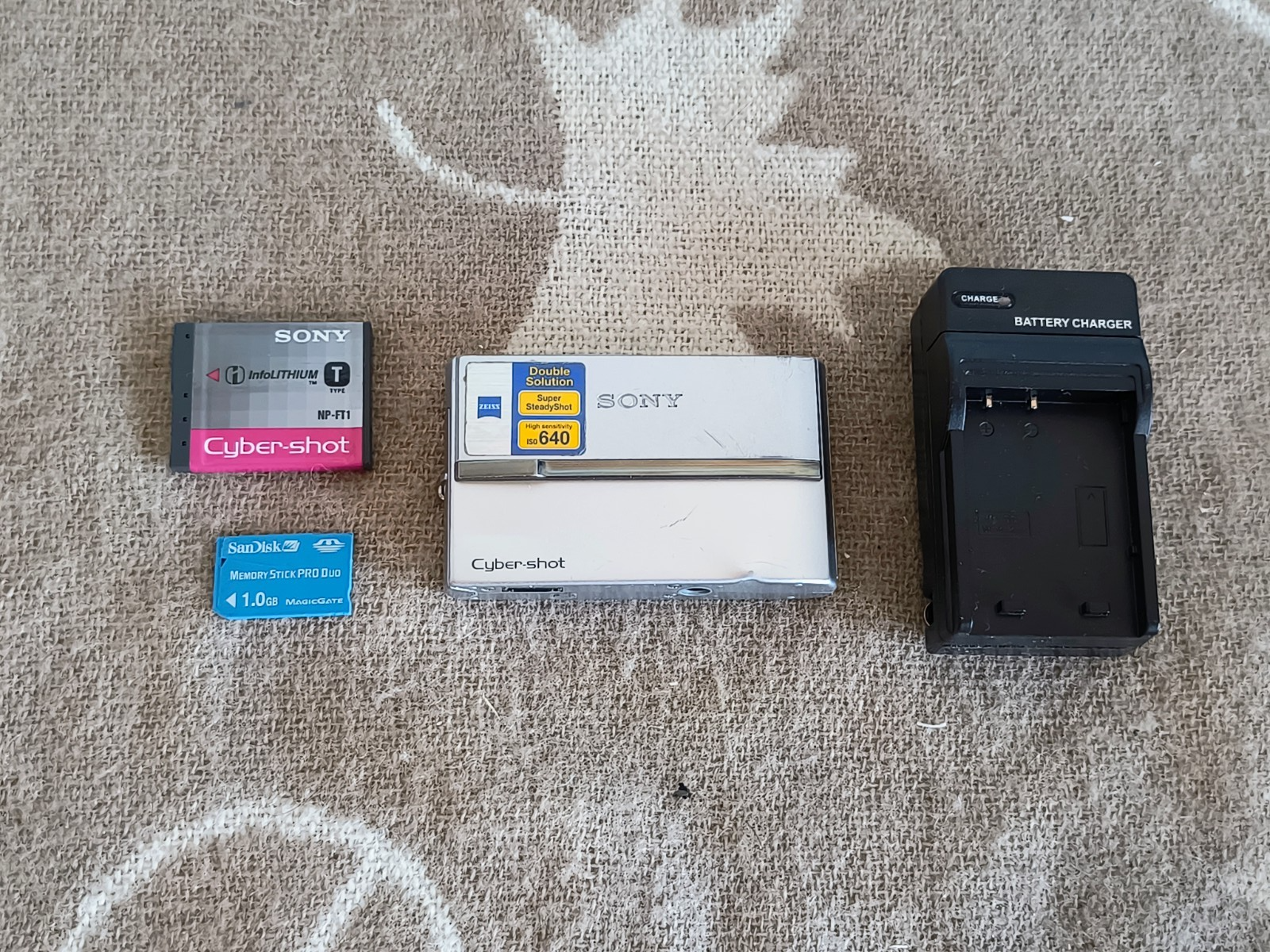 【✨美品✨】SONY Cyber-shot DSC-T9【✨バッテリー付き✨】 Sony Cyber-shot DSC-T9 6.0MP Digital Camera - Silver Fully Working