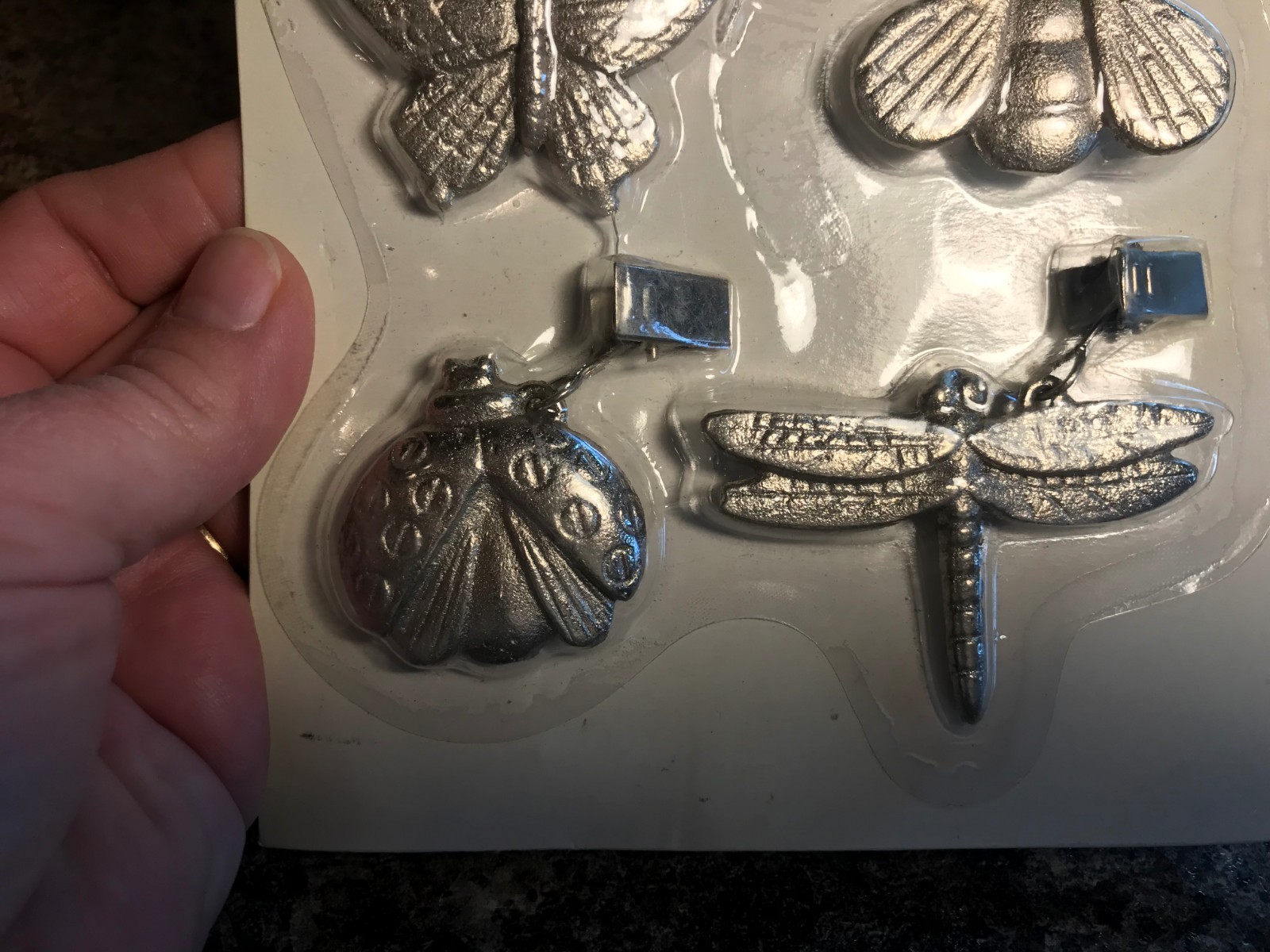 Set of 4 Tradewind Bay Solid Metal Tablecloth Weight Clips (New)
