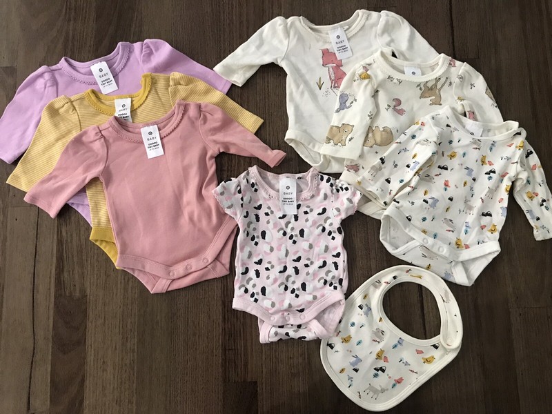 tiny baby clothes 00000
