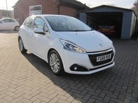 2018 Peugeot 208 1.2 PureTech 82 Signature 5dr [Start Stop] HATCHBACK Petrol Man