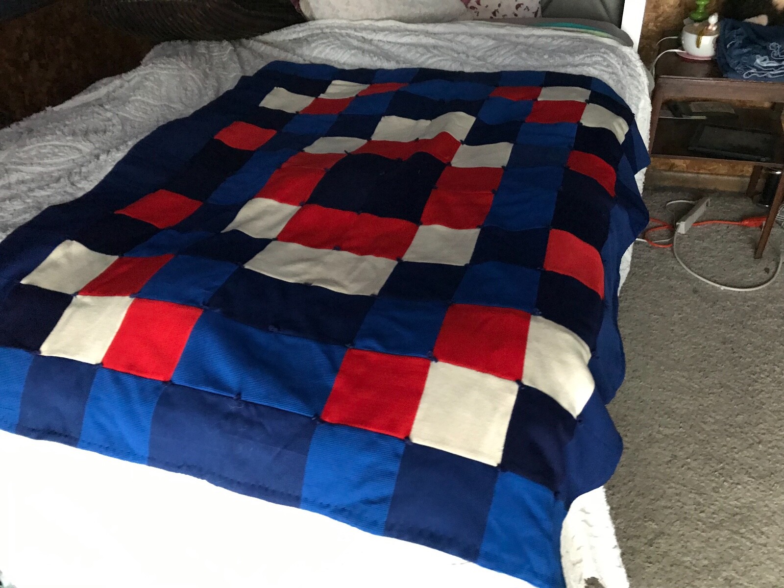 VTG POLYESTER MID CENTURY RETRO TIED QUILT LAP BLANKET 60X48 THROW COUCH