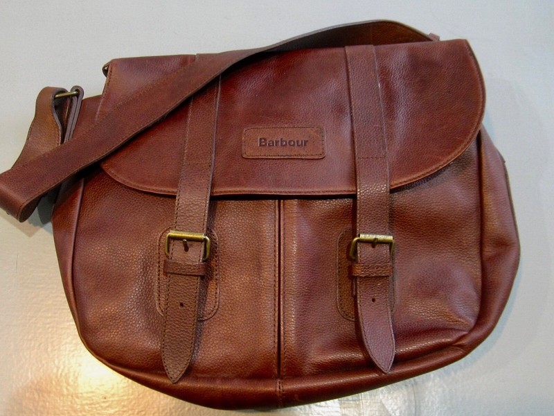 barbour wax cotton tarras messenger
