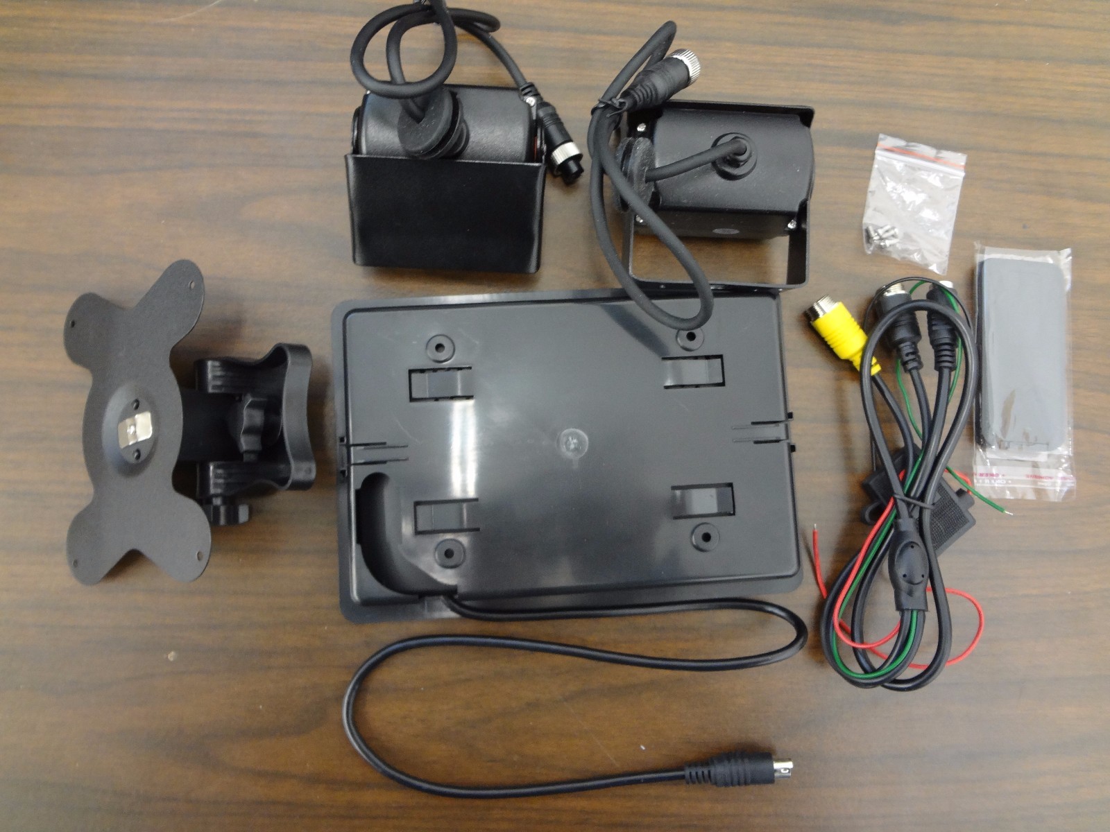 Zeroxclub Backup Camera Wired 7 Inch Monitor with Blind Area Camera (B41)