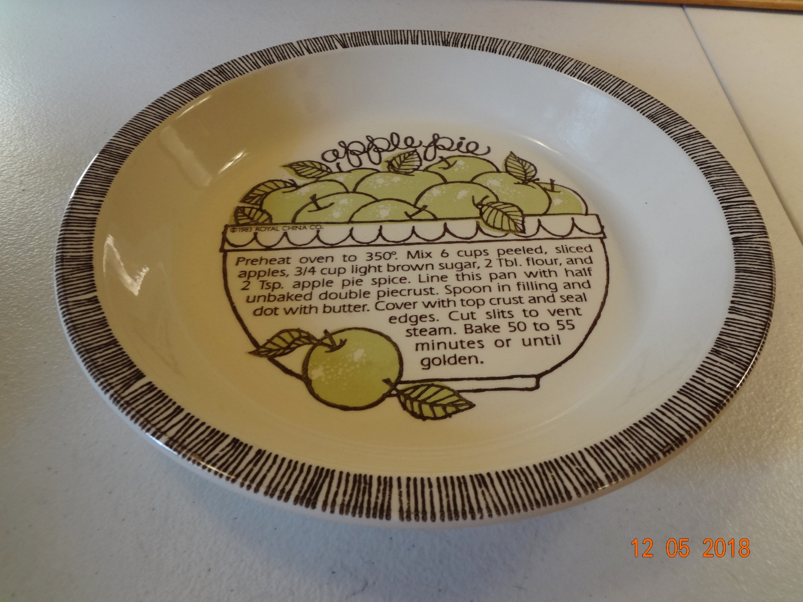 Vintage Royal China Apple Pie Ceramic Pie Plate Ohio USA Baking Dish