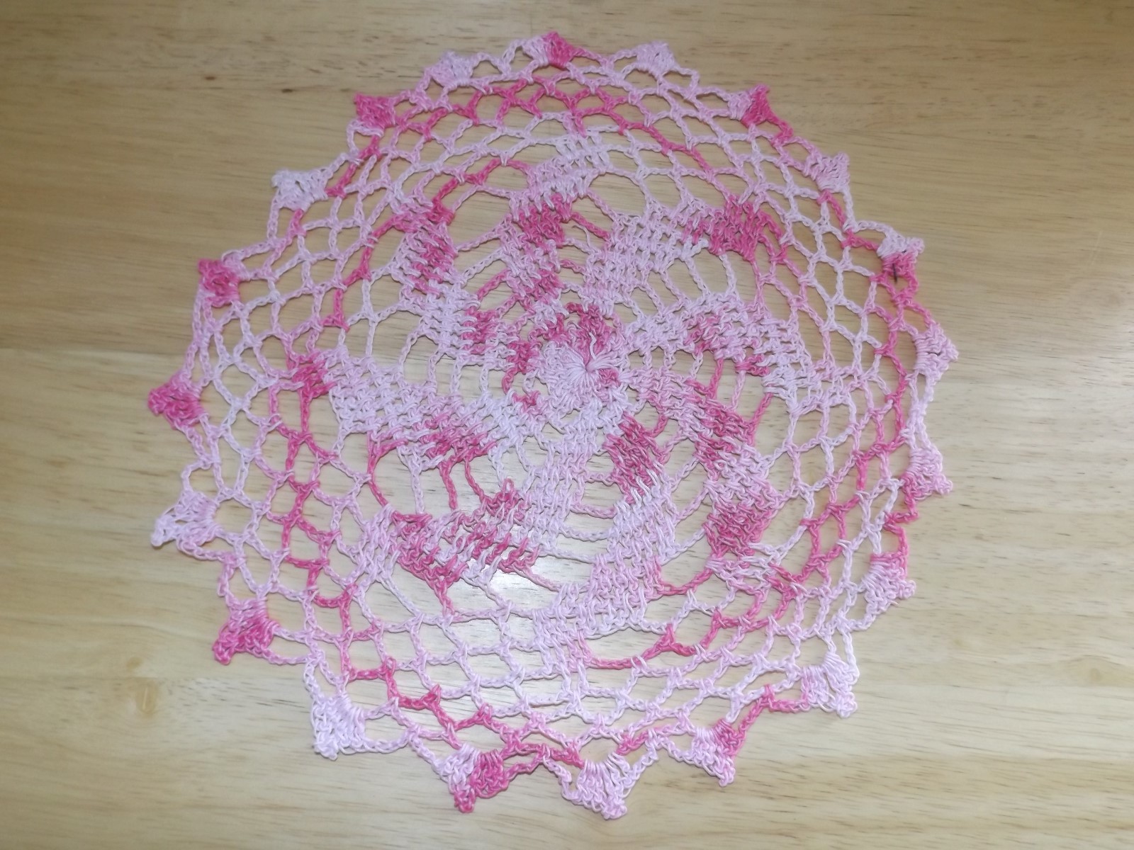 Vtg Round Marbled Varigated Pink Crochet Crocheted Doily 10