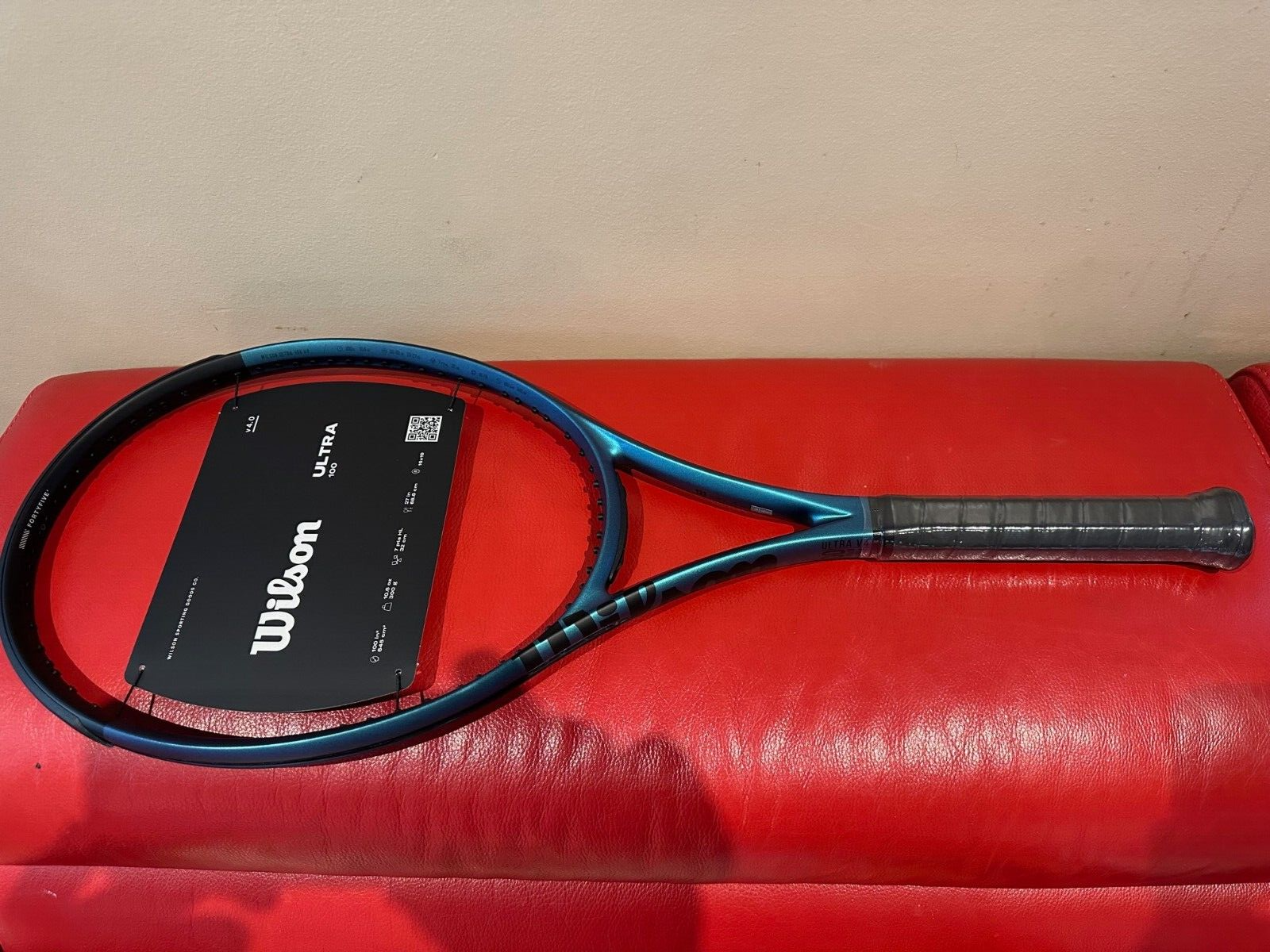 New 2022 Wilson Ultra 100L v4.0 (4 3/8) 10.6oz unstrung.