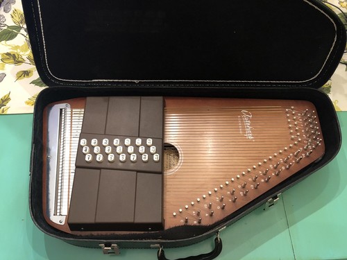 Autoharp by Oscar Schmidt W/ Case Model 21 C/R Great Cond! W/ Music Books/picks