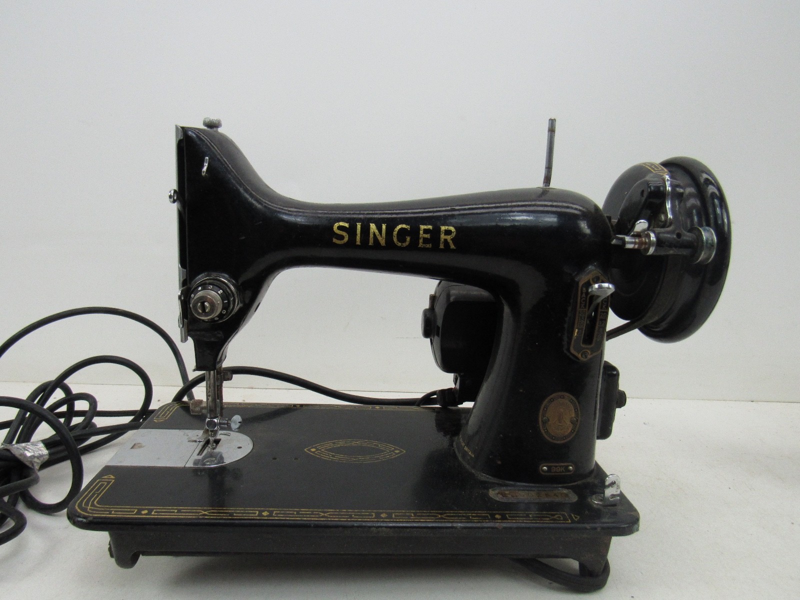 Vintage Singer Sewing Machine Model 99K