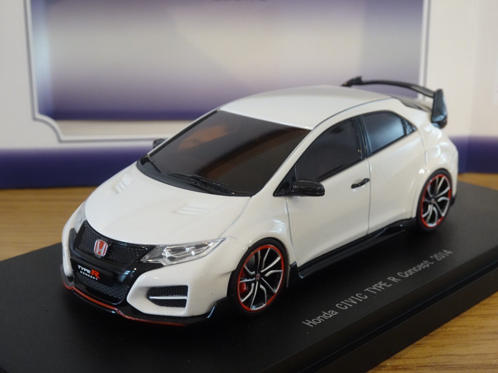EBBRO HONDA CIVIC TYPE R CONCEPT 2014 FK2 WHITE CAR MODEL