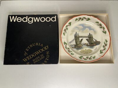 1986 Wedgwood Queen's Ware Christmas Plate TOWER BRIDGE London England