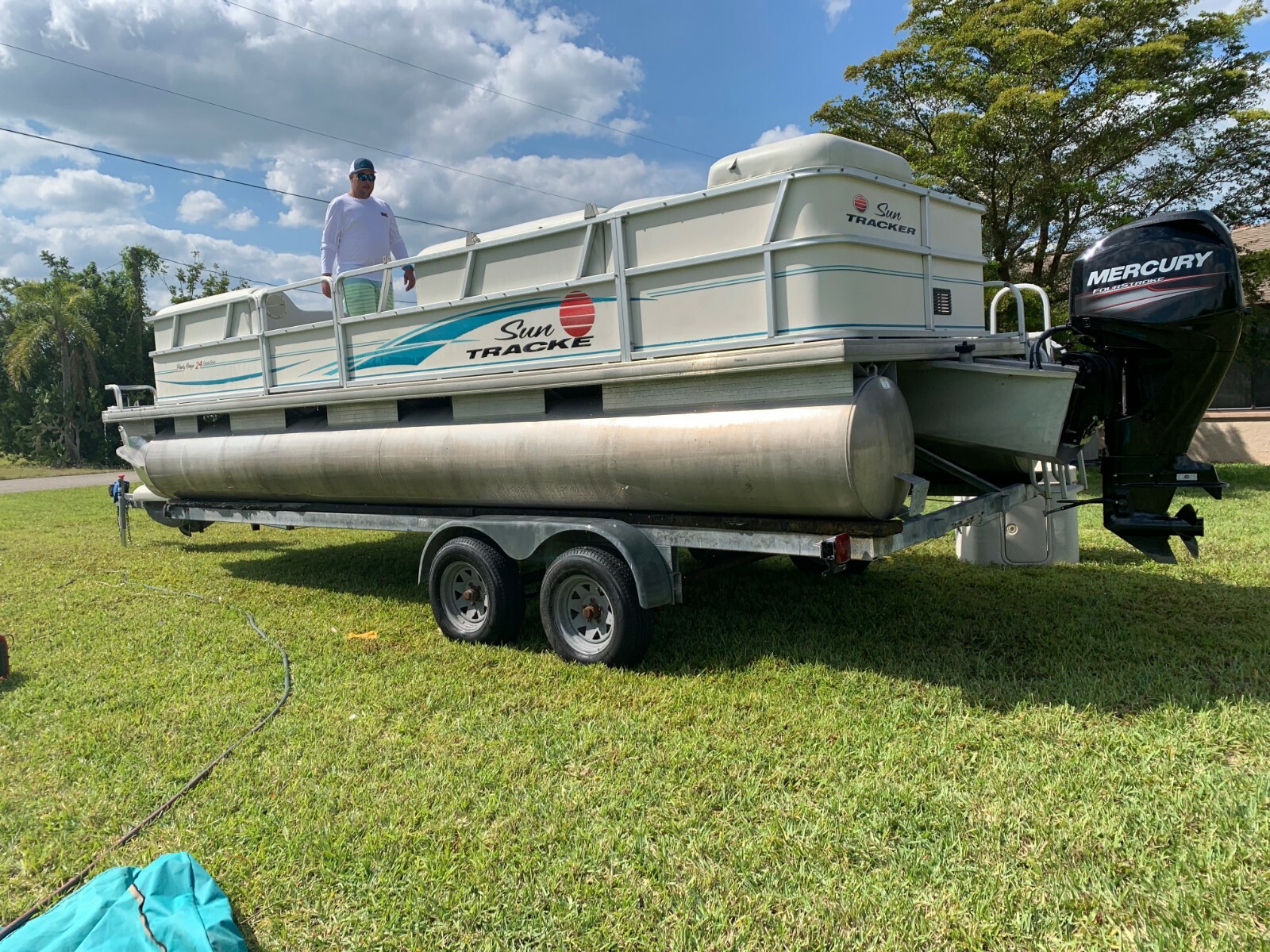 2005 Sun Tracker 24 Party Barge Signature Series SUN TRACKER PONTOON
