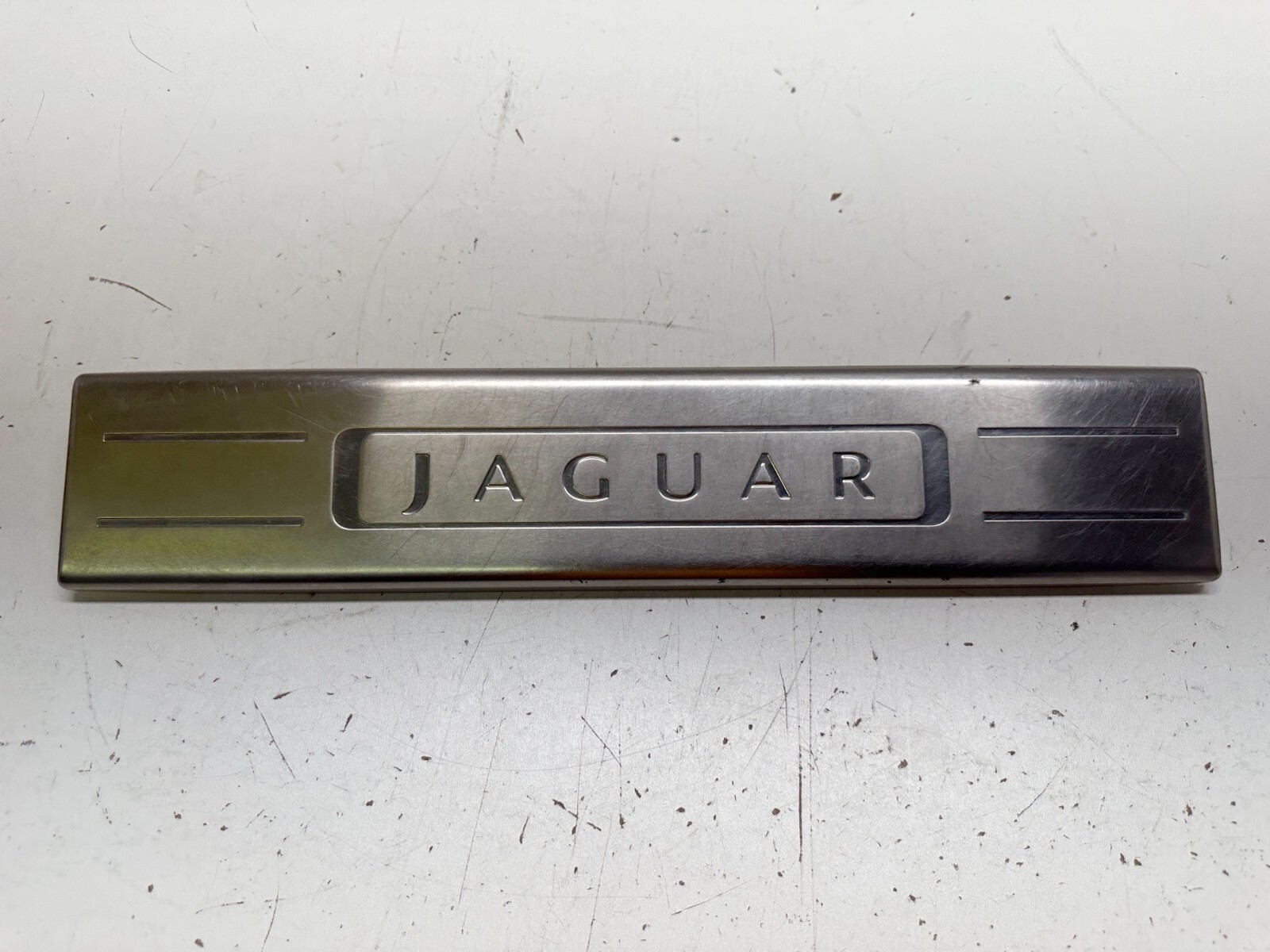 H30618 2010-1015 Jaguar JX JXL DOOR SILL SCUFF STEP TRIM H30618 2010-1015 Jaguar JX JXL DOOR SILL SCUFF STEP TRIM