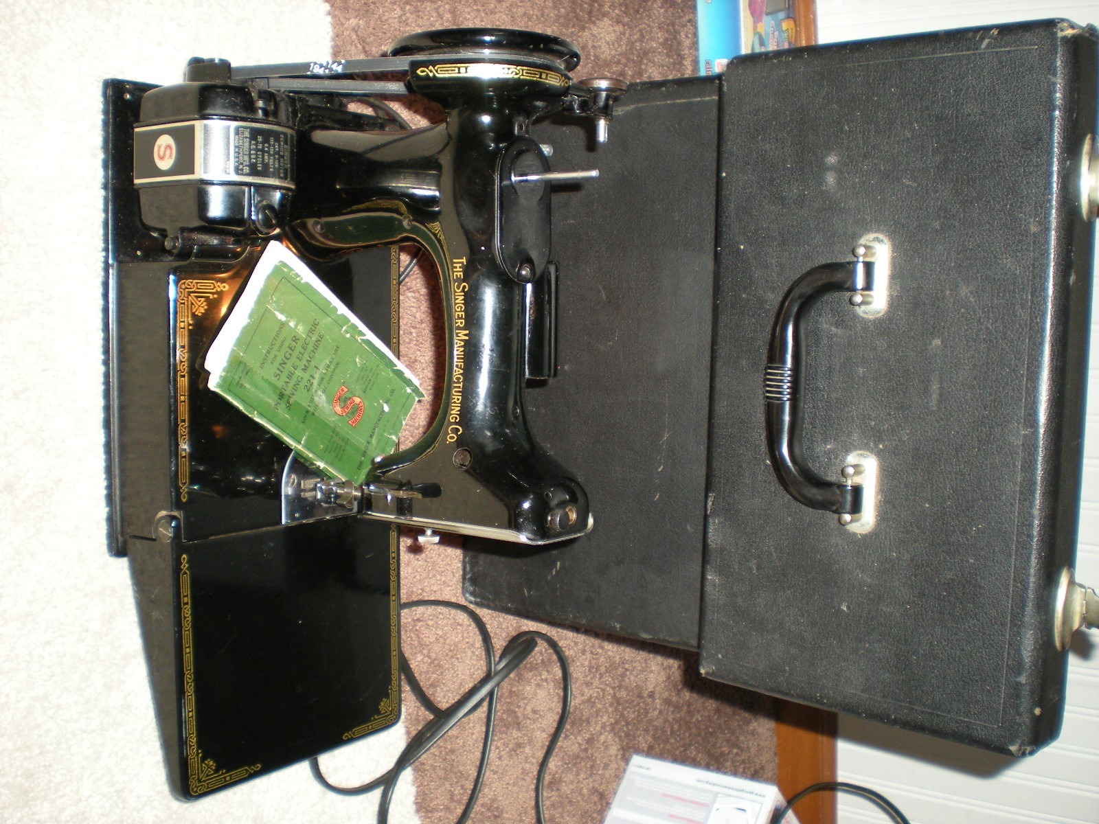 1950 SINGER 221-1 FEATHERWEIGHT SEWING MACHINE W/CASE + MORE 3-120 Motor EXLNT!