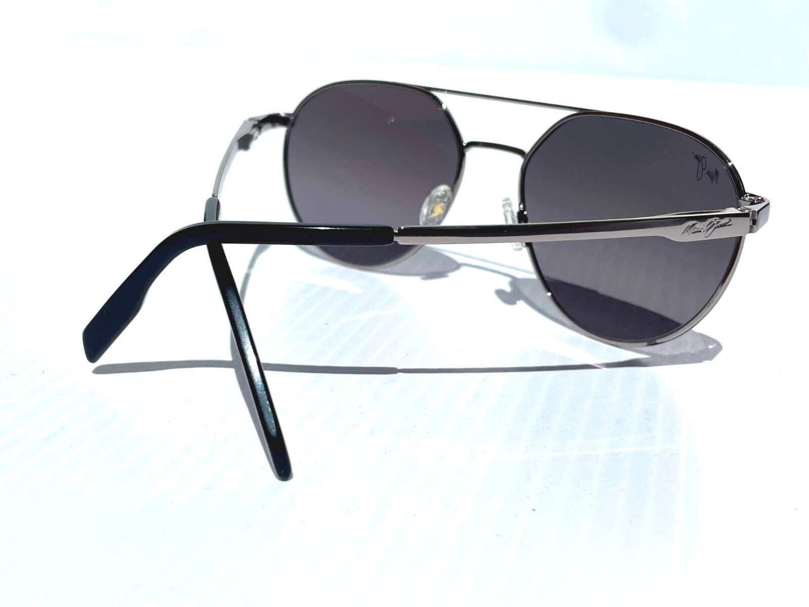 Pre-owned Maui Jim Waterfront Silver Polarized Silver Black Mirror Sunglass Dsb830-11