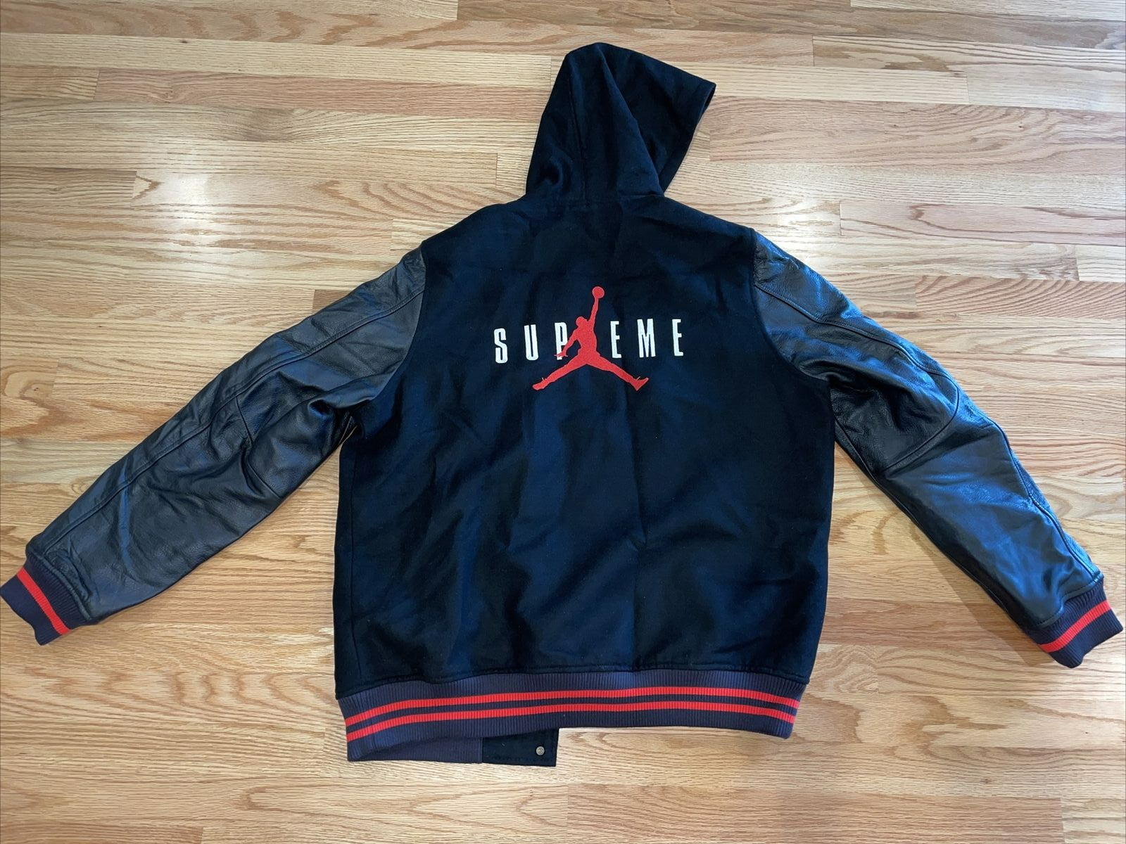 XL Supreme Air Jordan Varsity Leather Black Jacket 799703-010 Tried On Only