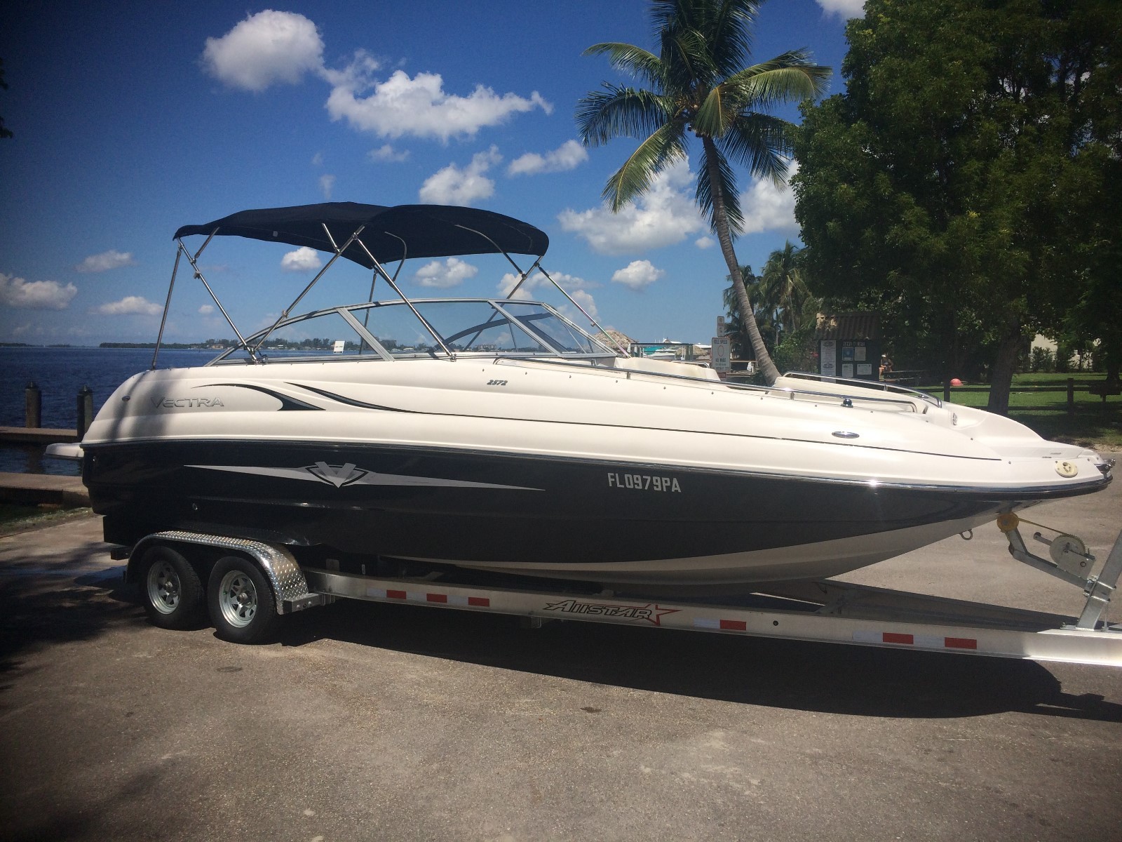 2007 26' VECTRA sun deck low hours geat boat for all the family TURN KEY!!