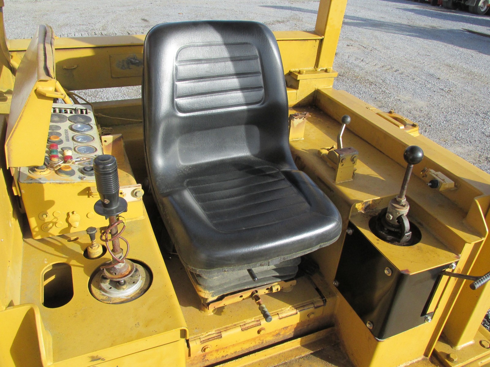 1990 LIEBHERR PR711 CRAWLER DOZER 6 WAY BLADE 3766 HOURS GOOD UNDERCARRIAGE LOOK