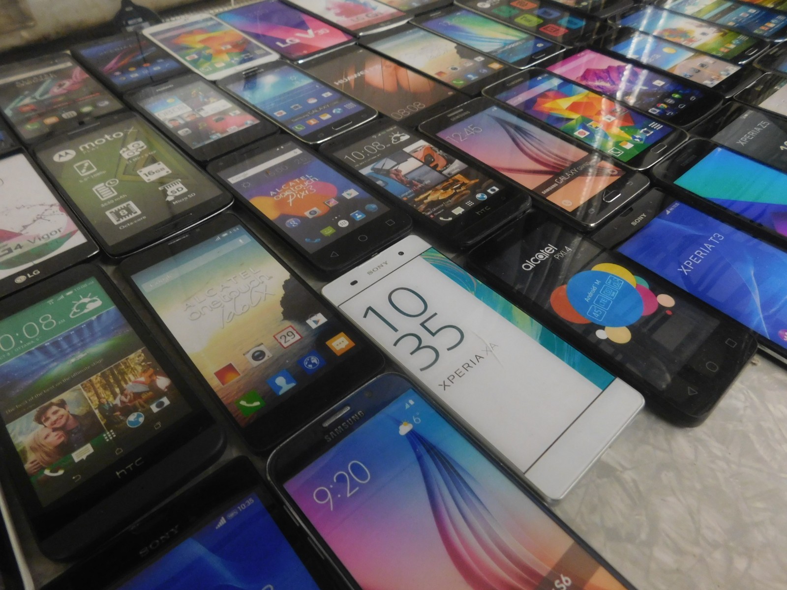 Lot Of Demo/Display Dummy Cell Phones Qty. 52