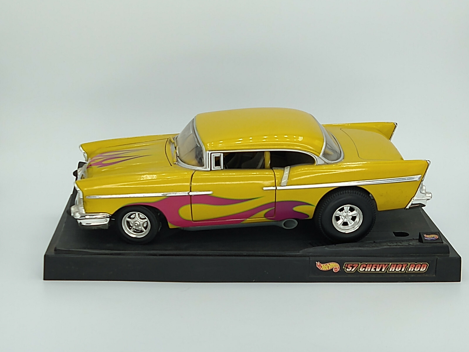 Hot Wheels '57 CHEVY HOT ROD Yellow W/Flames 1:18 1998 Used