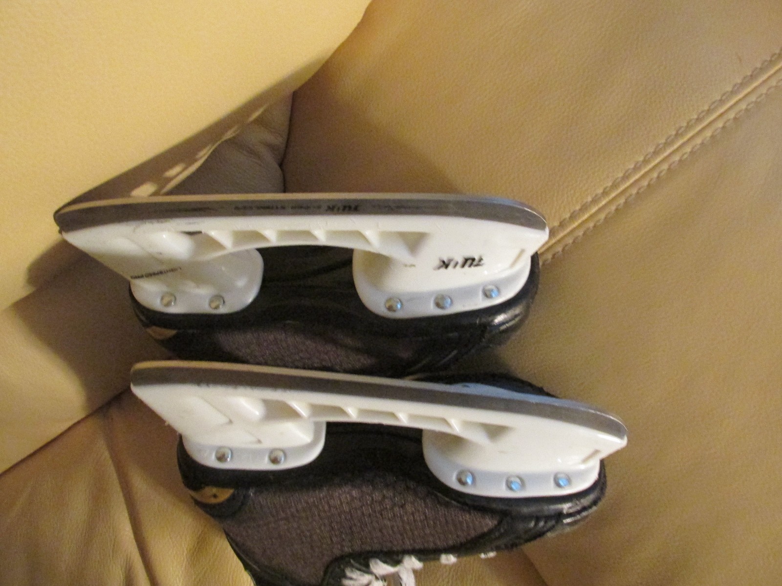 BAUER SUPREME ONE.4 SKATE YOUTH - Y12R ICE HOCKEY SKATES - Pre-owned