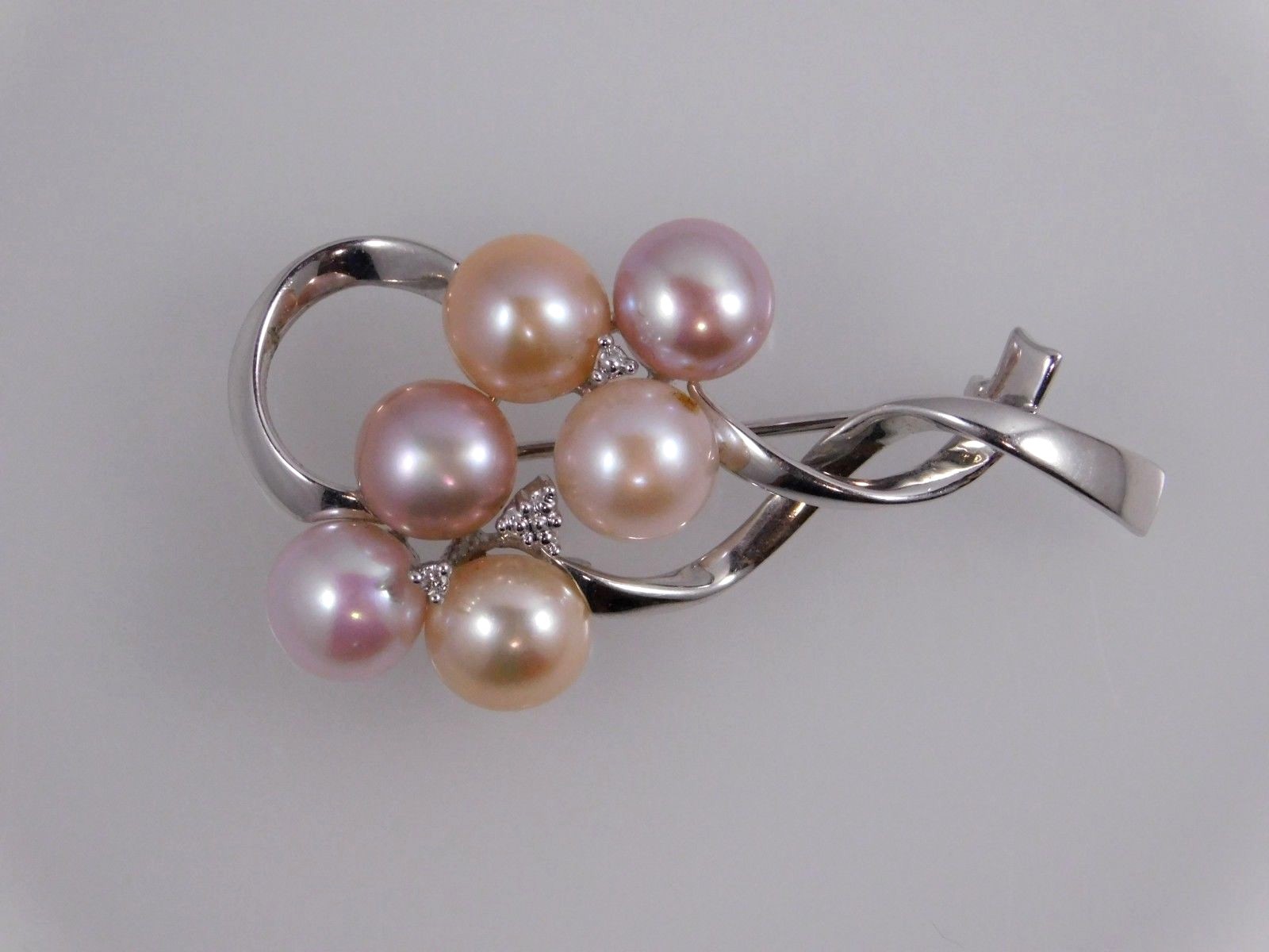 14k White Gold Pearl Cluster Brooch Pin with Tiny Diamond Accent
