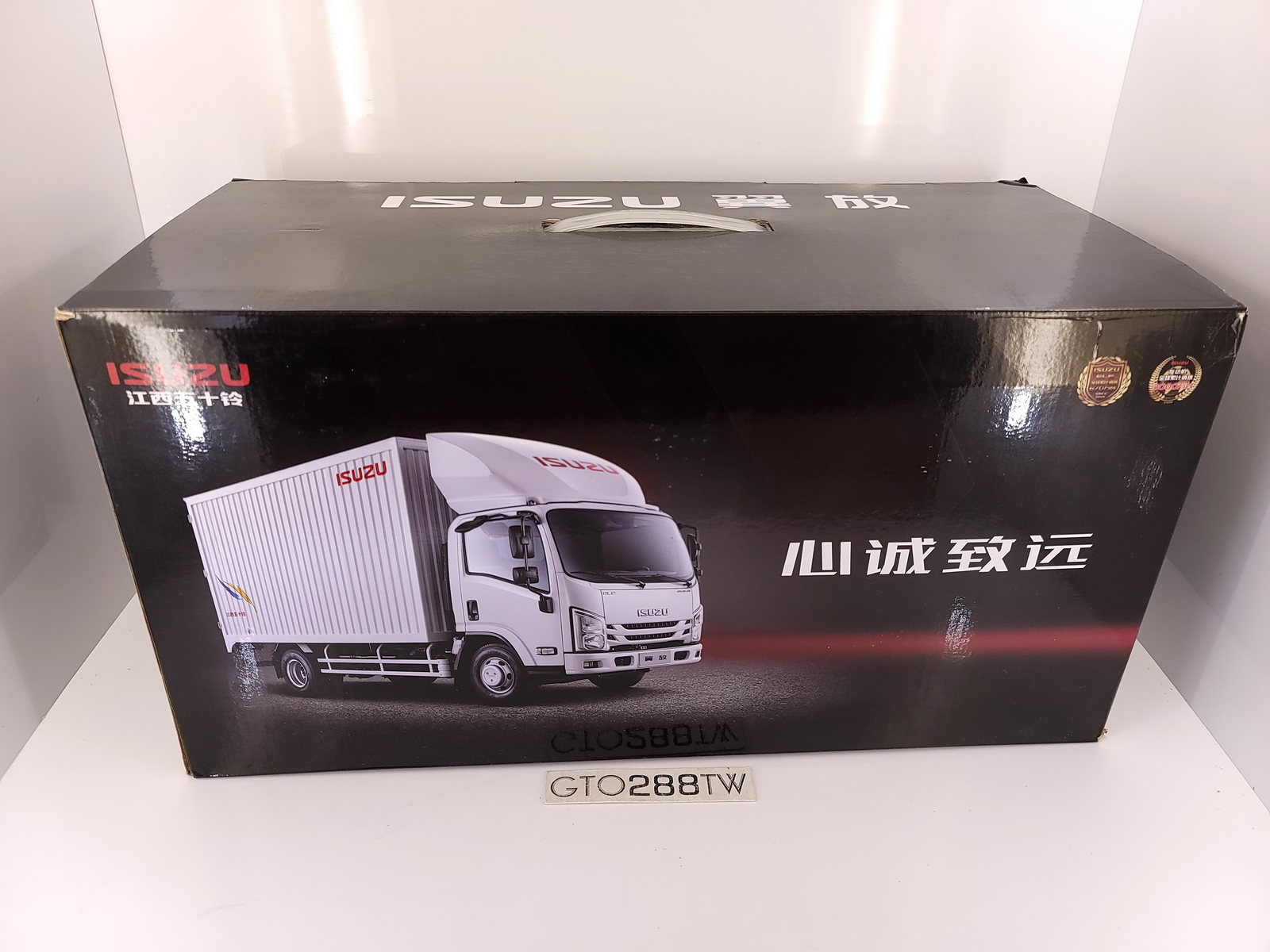 Dealer OEM Edition 1:18 scale ISUZU ELF ES Deliver Truck