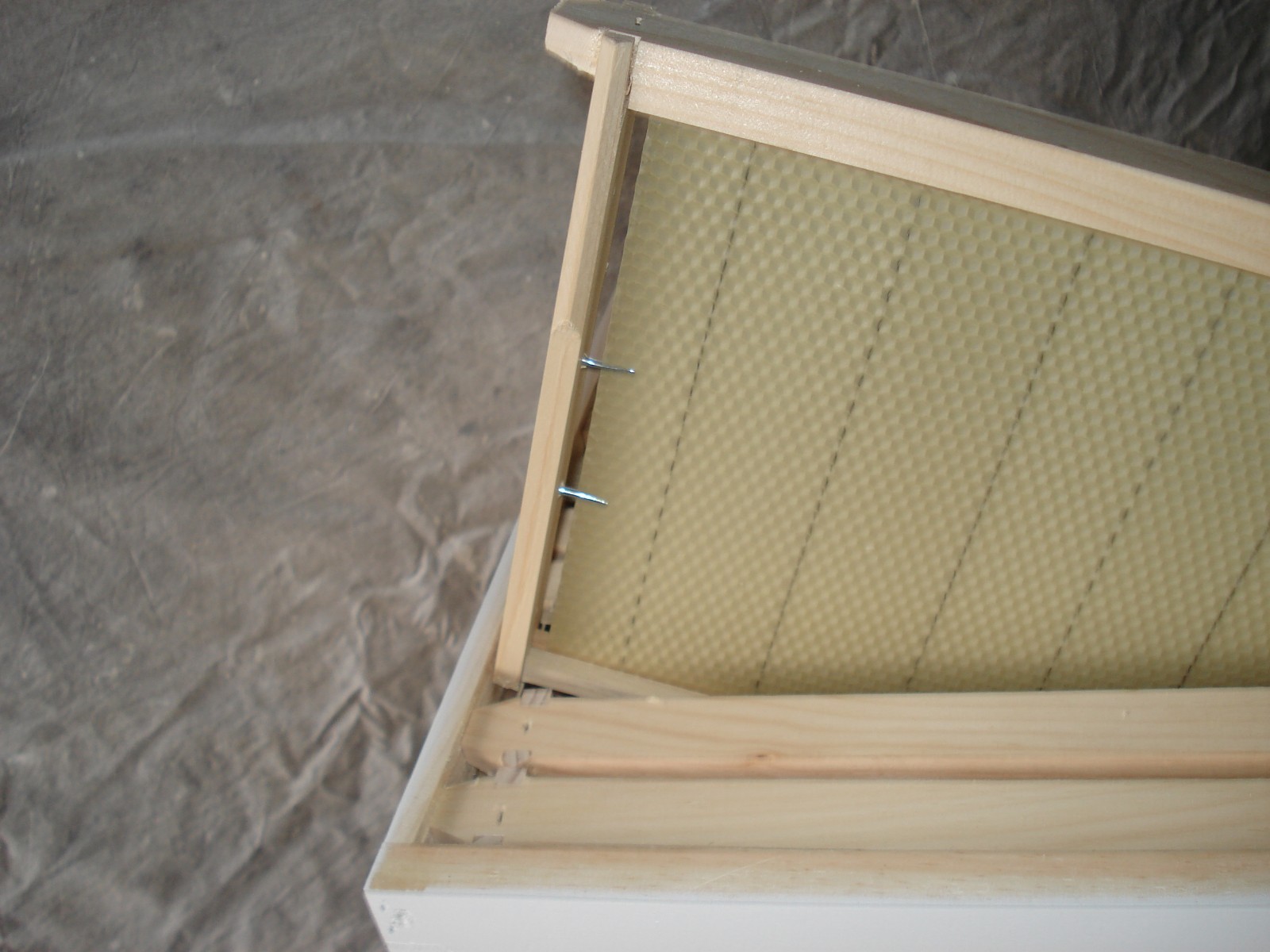 8 Frame Langstroth Hive frames & foundation.