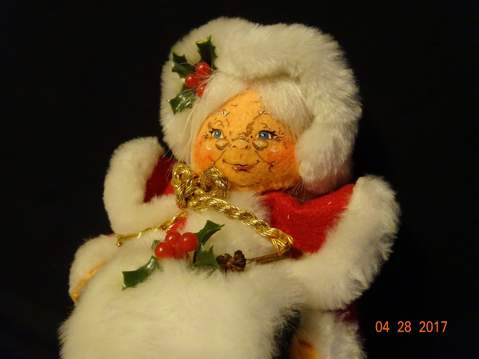 ANNALEE MRS SANTA CLAUS DOLL 11