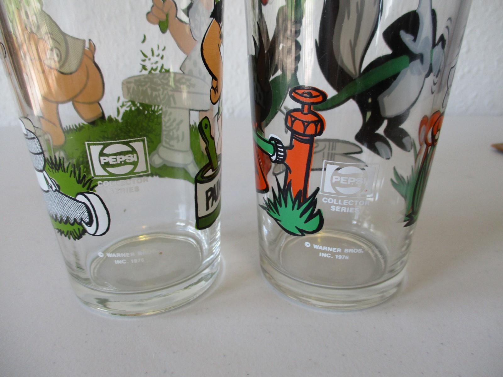 2-1976 Pepsi Warner Bros Glasses-Porky Pig w/Petunia & Pepe w/Daffy Duck Thick