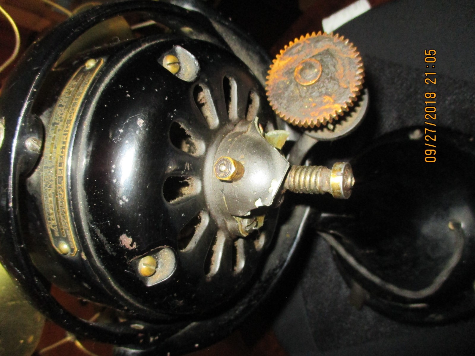 ELECTRIC ANTIQUE FAN  G E JUNE 1901 ALTERNATING  MOTOR TURN VERY GOOD