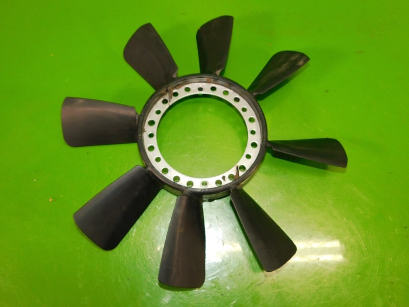 01-05 VW Passat GLX OEM 078121301F radiator cooling fan blade assembly