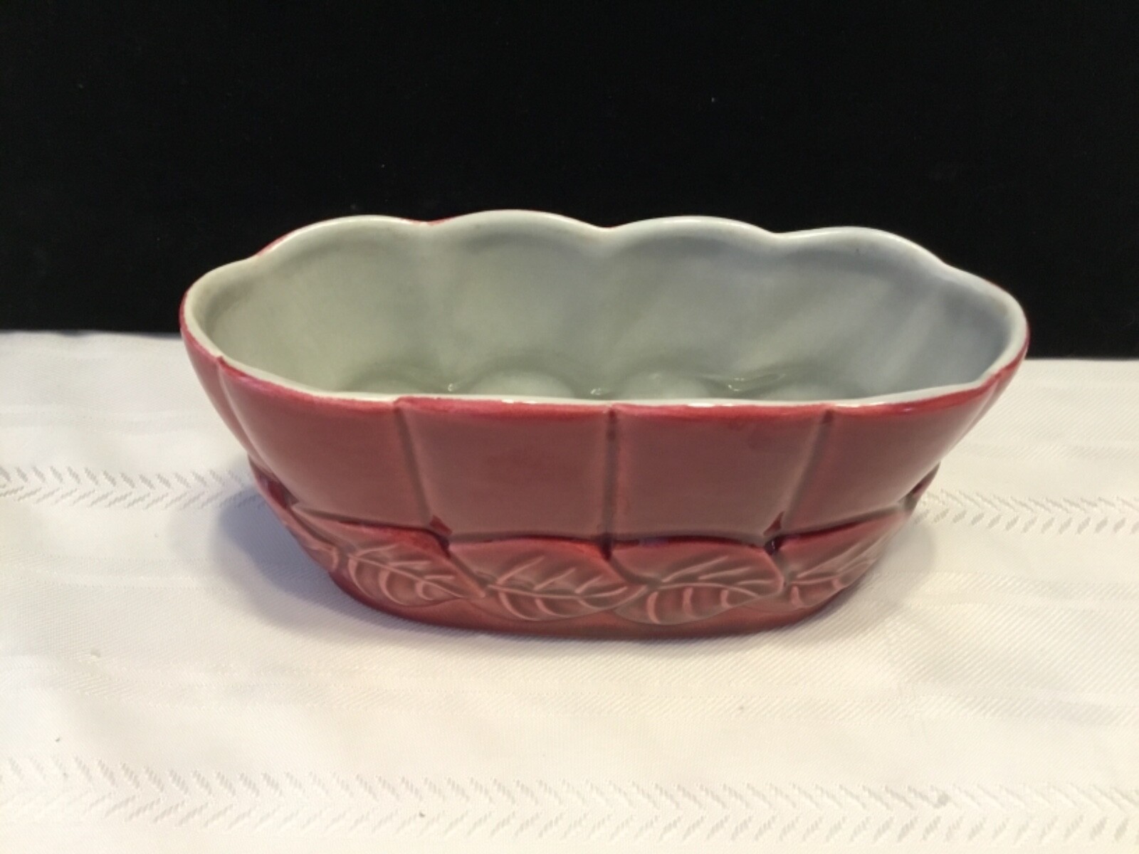 Vintage RED WING USA Pottery Oval BURGUNDY Gray interior Leaf Planter (V6)