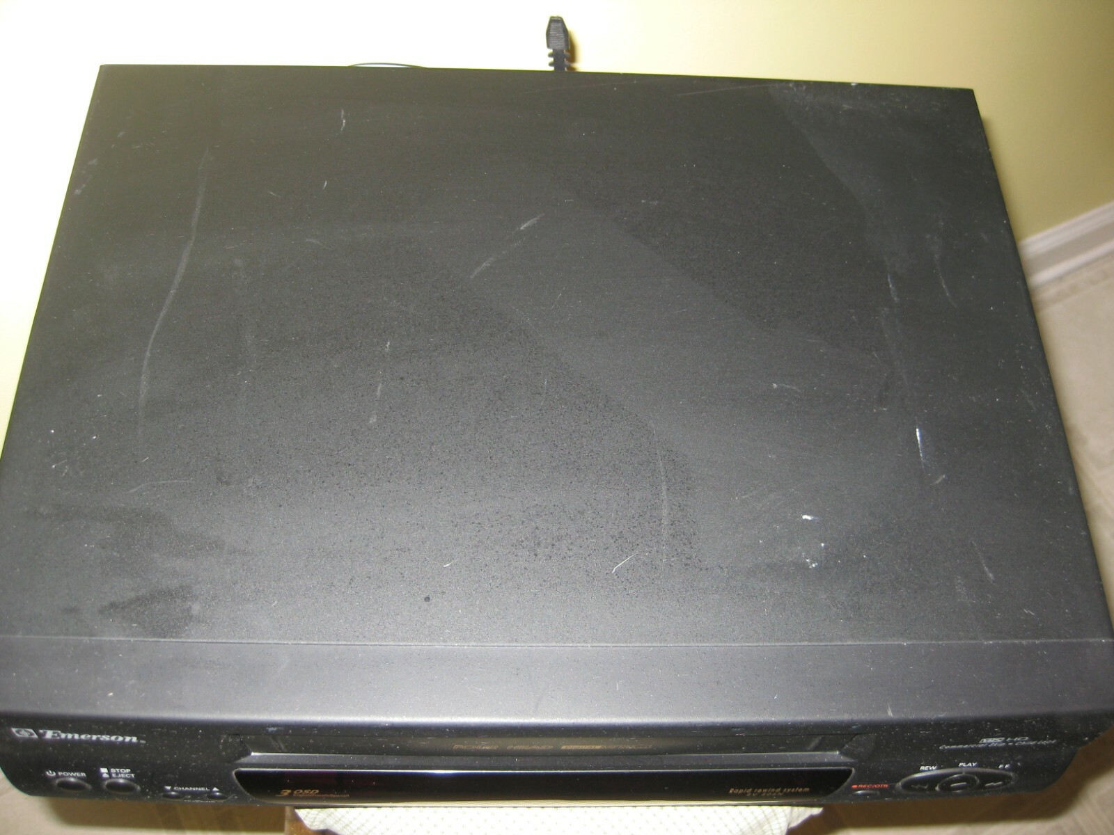 Emerson EV506N S-VHS Four Head Digital Shuttle Auto Tracking VCR