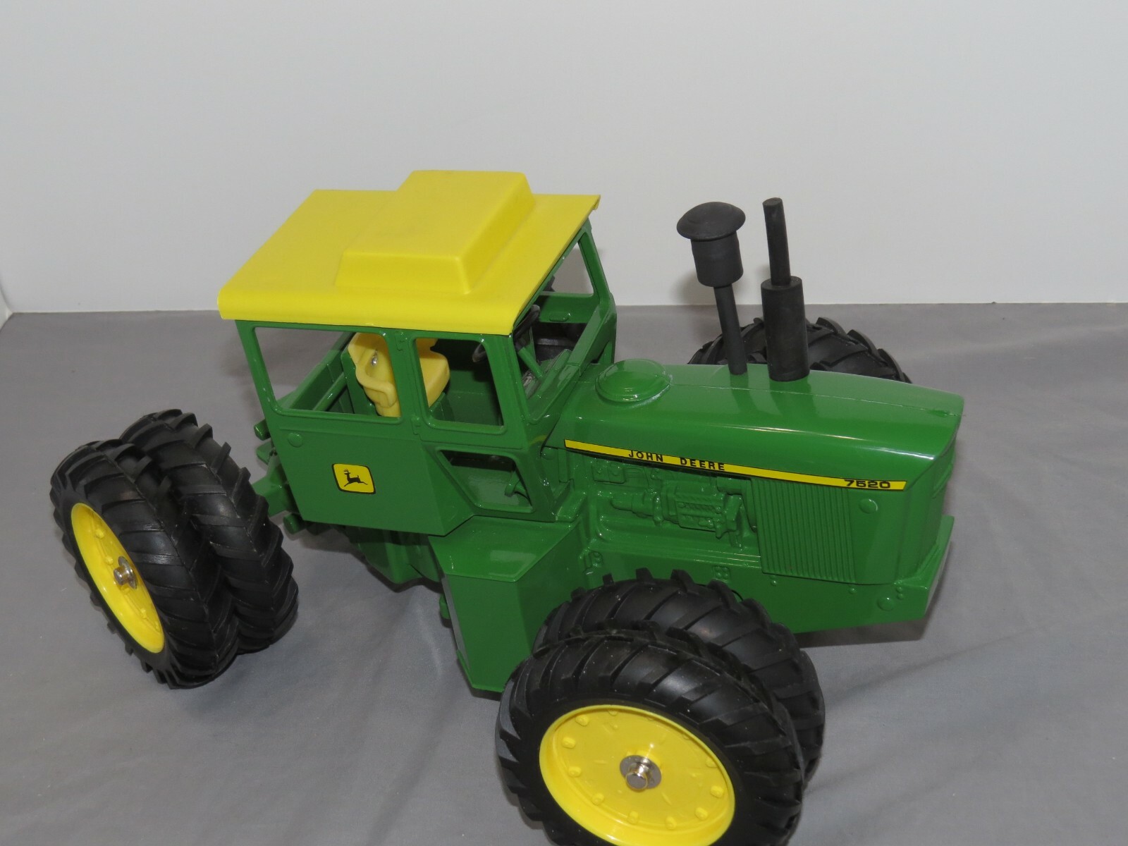 Vintage JOHN DEERE 7520 1:16 Toy Tractor 4WD RESTORED with Duals SHARP Beautiful