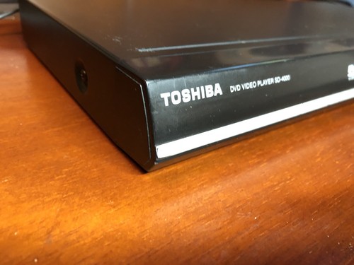 Toshiba DVD Video Player SD-4000KU Progressive w/ Remote, Batteries, RCA Cables