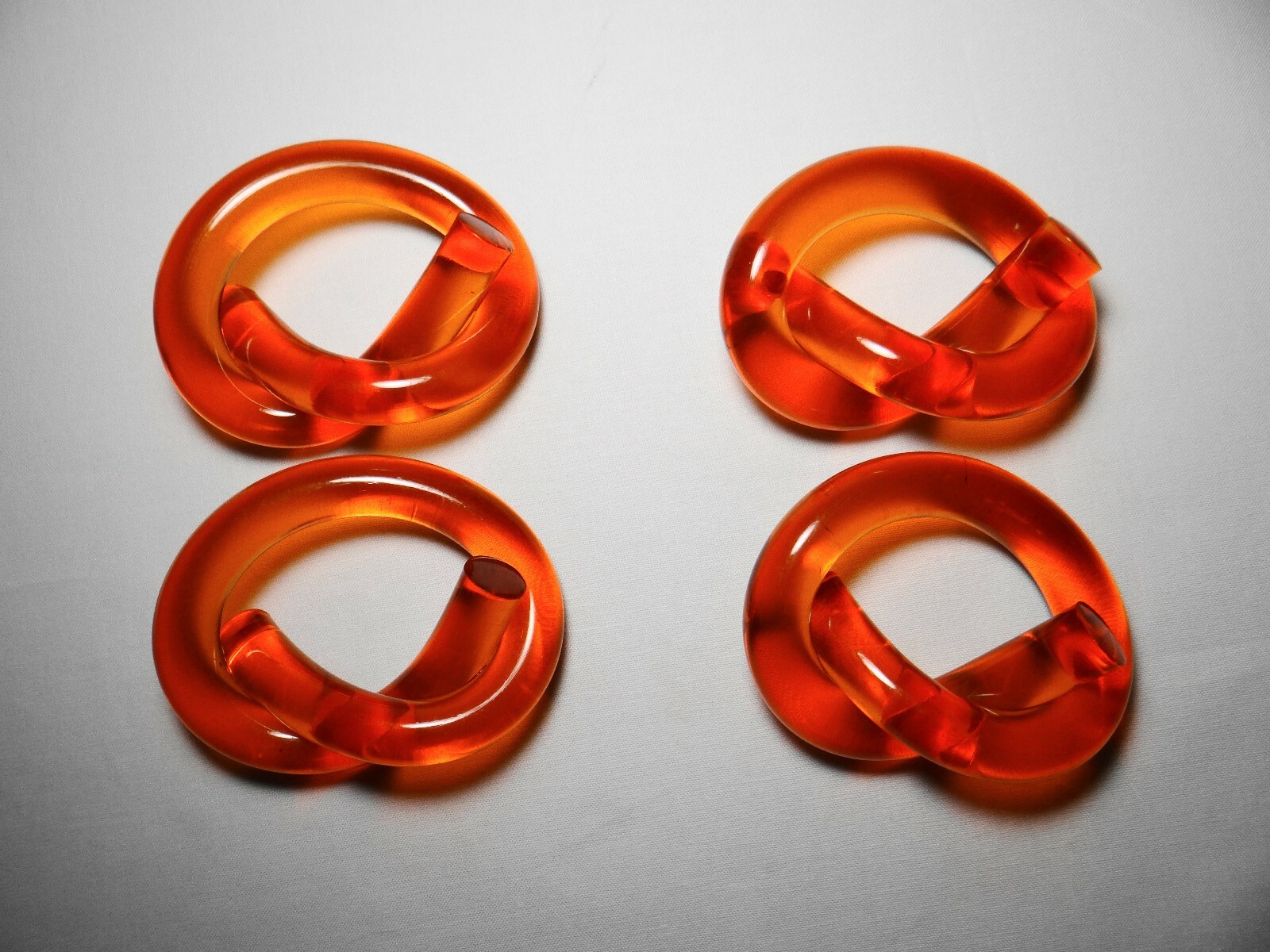 Vintage Dorothy Thorpe Lucite Pretzel Napkin Ring Holders