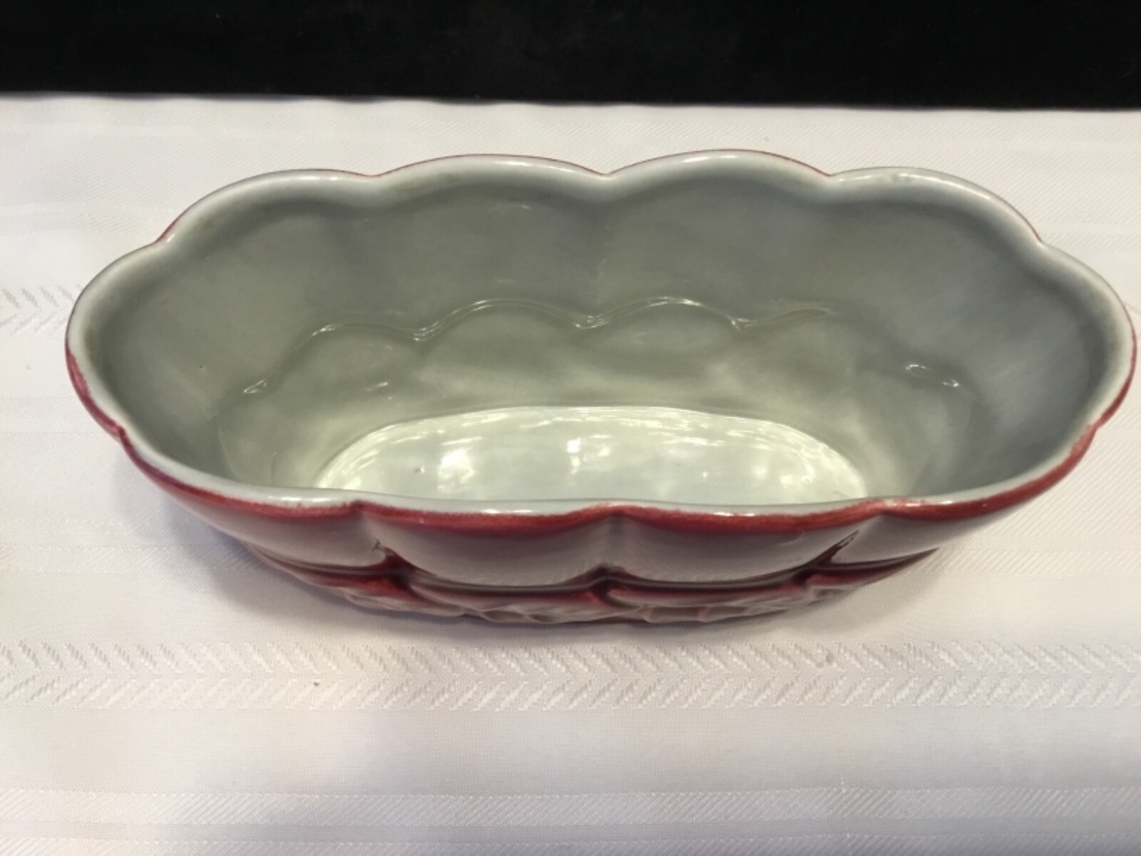 Vintage RED WING USA Pottery Oval BURGUNDY Gray interior Leaf Planter (V6)