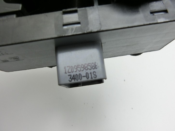Skoda Superb 3T5 08-13 KombiLim Fensterheberschalter Schalter Links Vorne Skoda Superb 3T5 08-13 21.01.2011... Bild 5