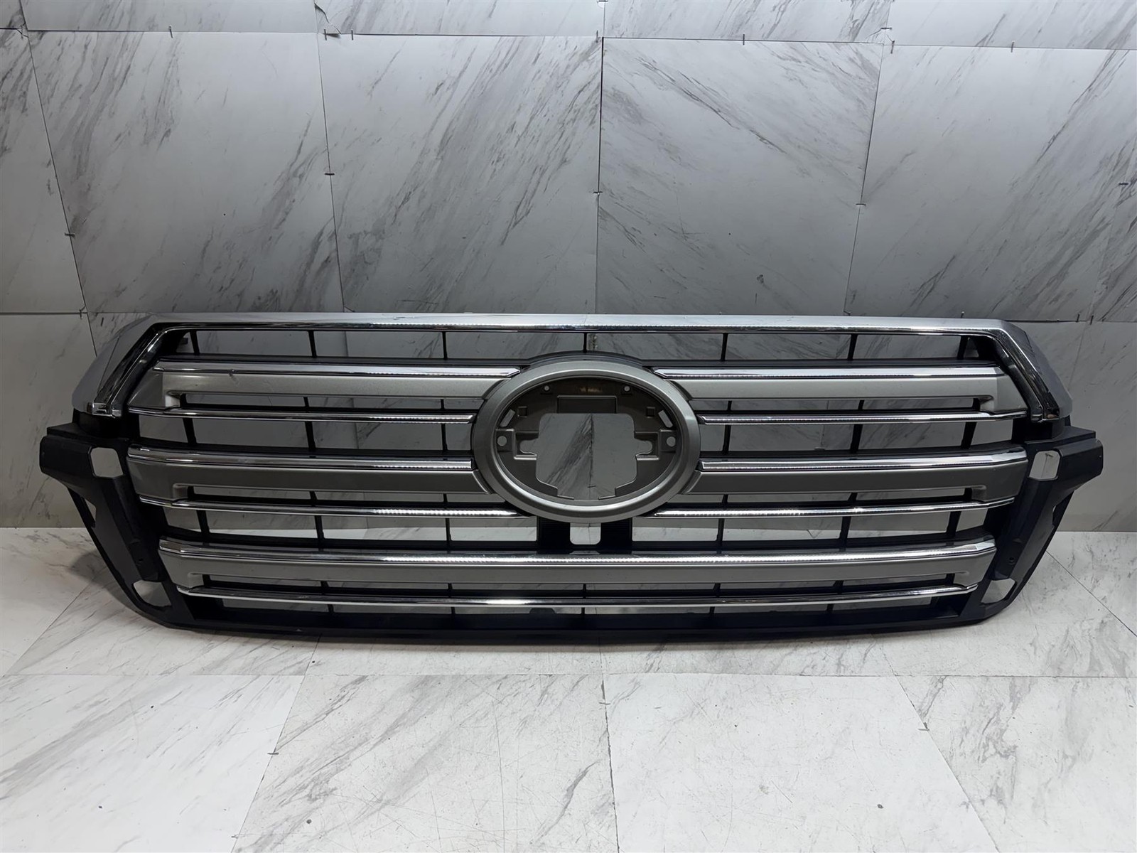 2016 2020 TOYOTA LAND CRUISER GRILLE OEM FRONT UPPER RADIATOR