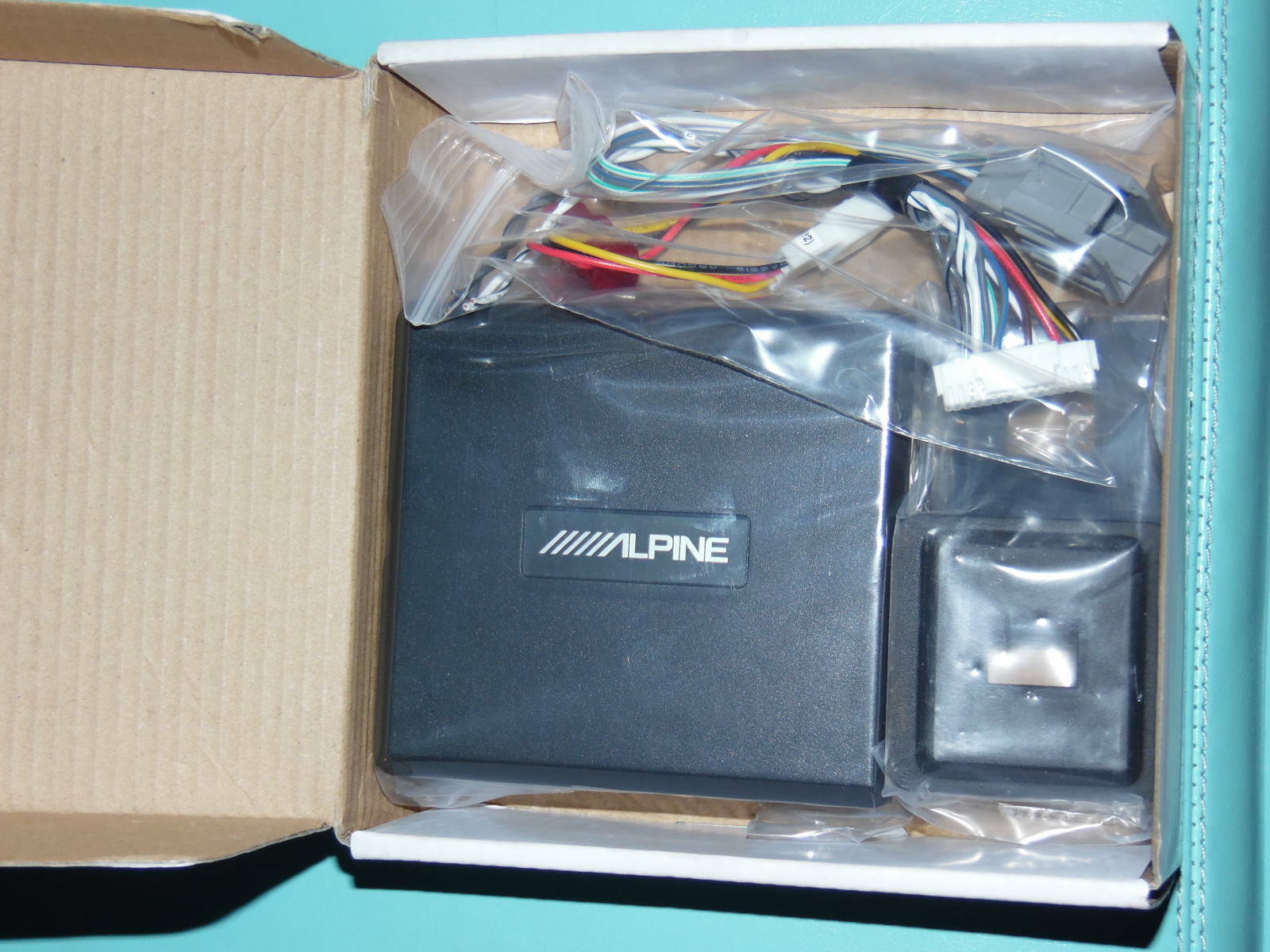 ALPINE Bose Sound System Interface for 2014-Up Chevy Silverado GMC Sierra Trucks