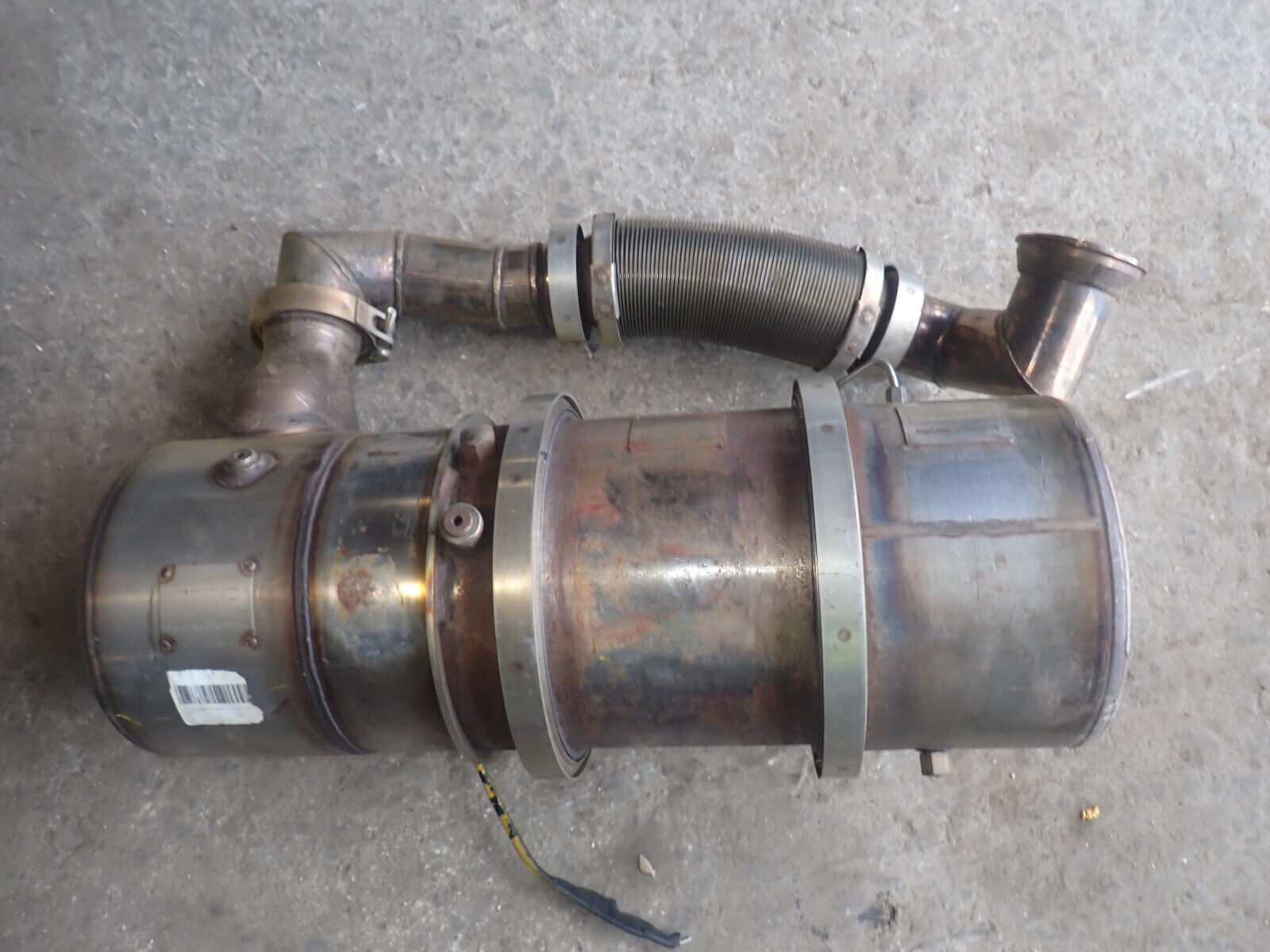 Volvo EC140DL Excavator DPF Filter and Muffler Assembly VOE Volvo EC140DL Excavator DPF Filter and Muffler Assembly VOE