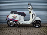 Piaggio Vespa GTS 300 Super Martini Racing
