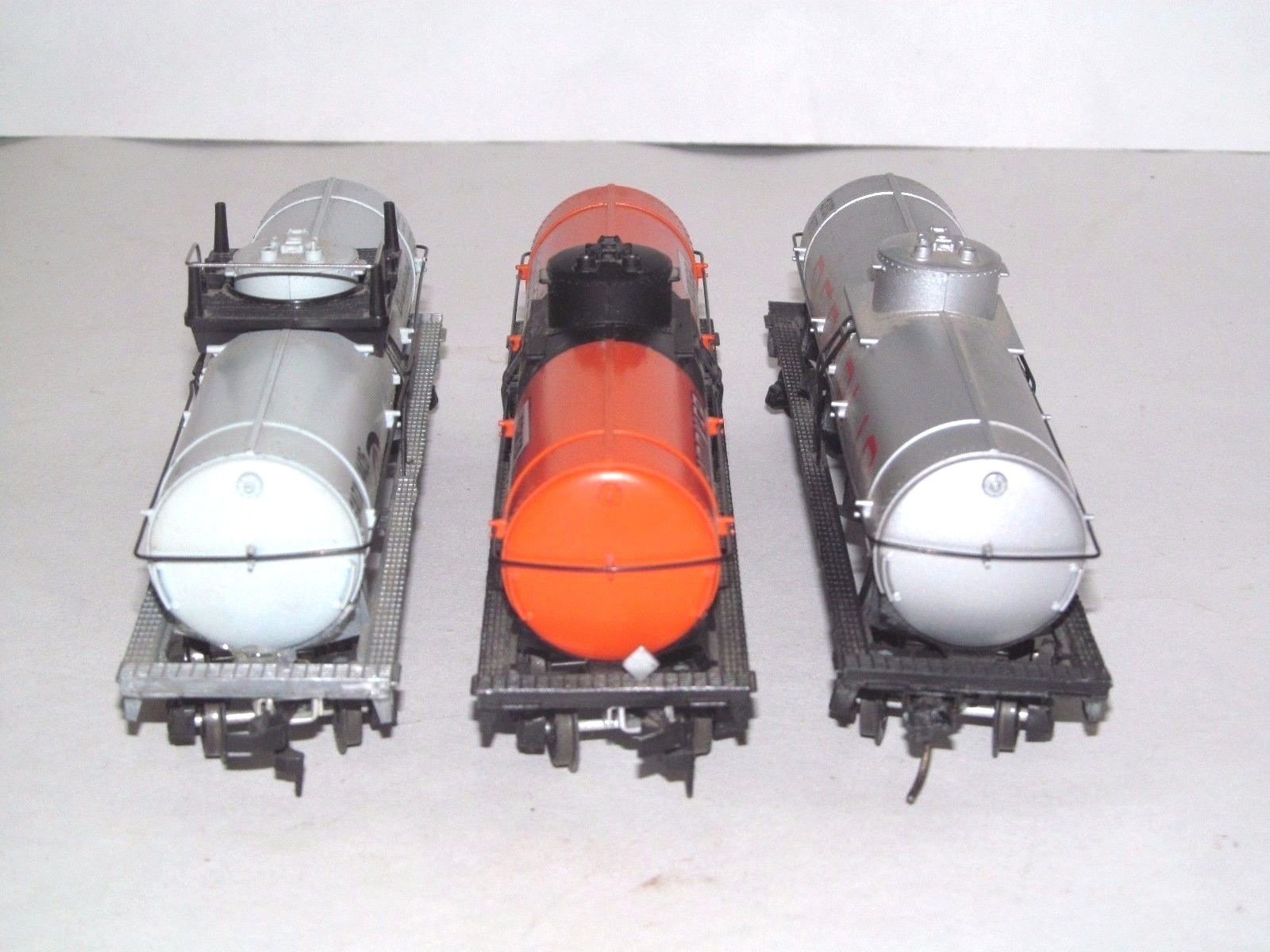 3 HO Train Cars Chemical Tank Diecast Chassis Hooker GATX Vintage Mantua Tyco