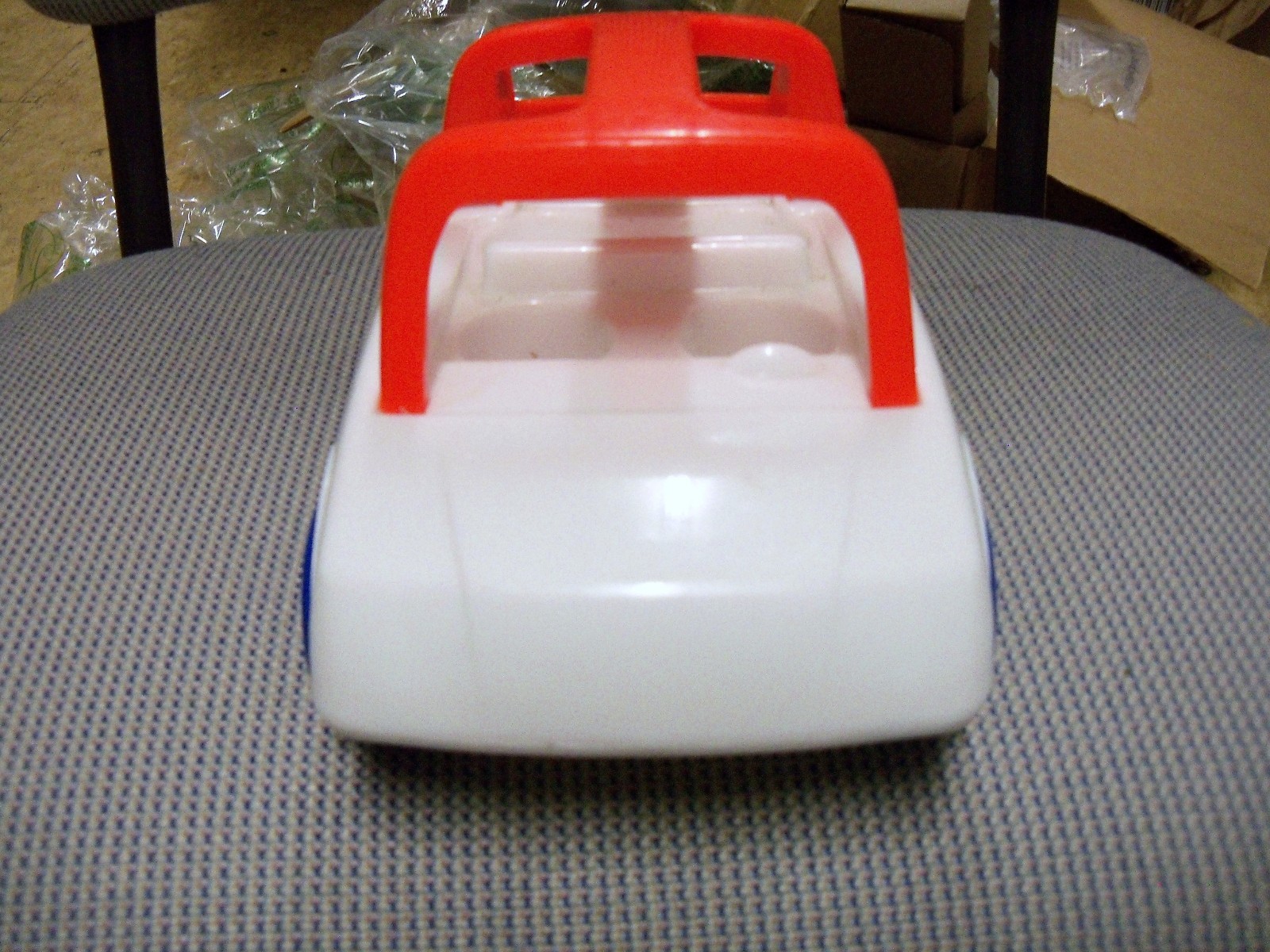 Vintage LITTLE TIKES White & Red Toddle Tots Car Clicking Action