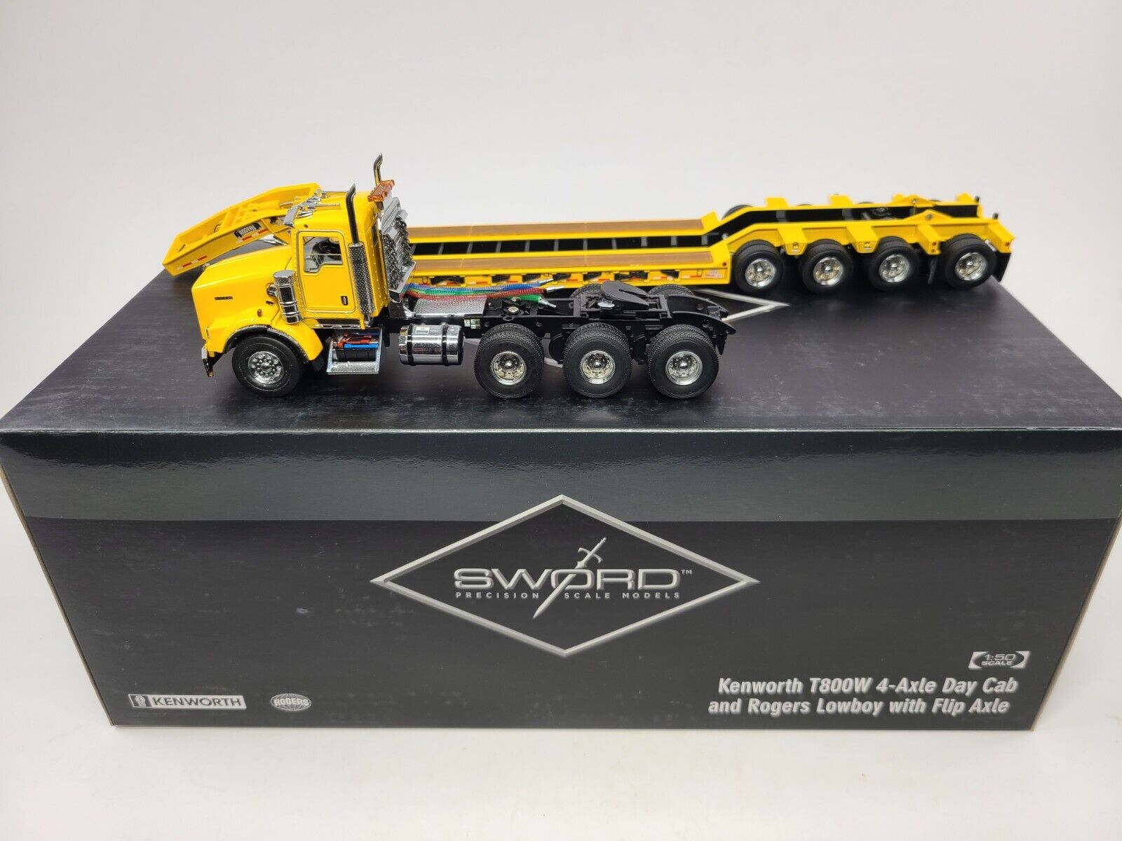 Kenworth T800W Rogers 4-Axle Flip Lowboy Yellow Sword 1:50 Kenworth T800W Rogers 4-Axle Flip Lowboy Yellow Sword 1:50