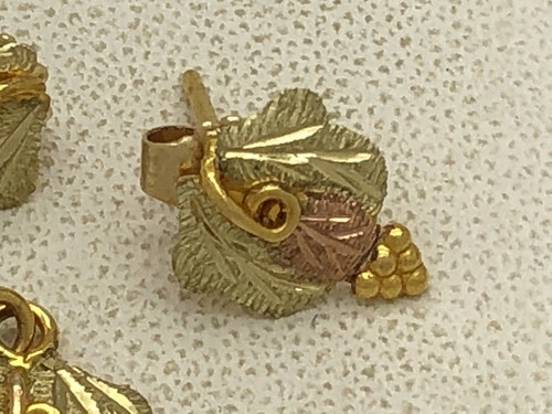 10k Black Hills Gold Landstrom Small Pierced Earrings & Pendant Set 1.2g Total