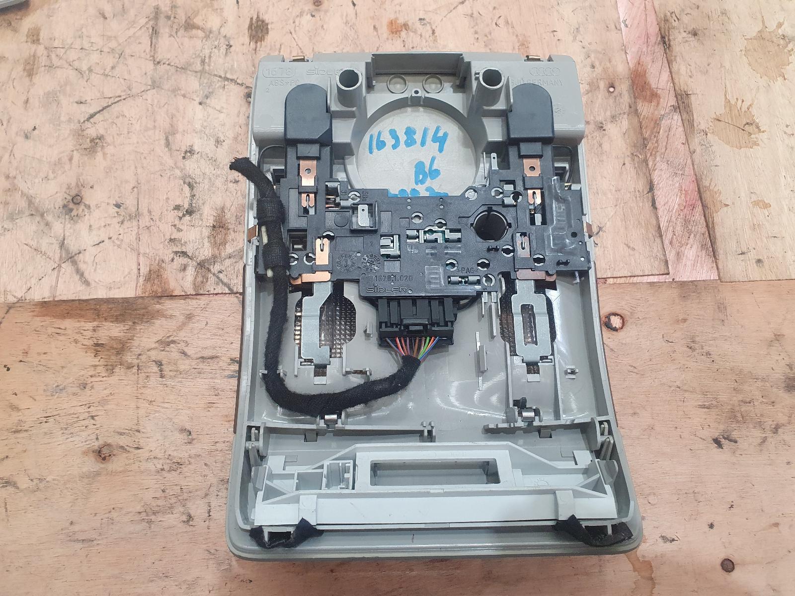 2002 Audi A4 COURTESY LIGHT B6 07/01-02/05 8E0947135A image 5